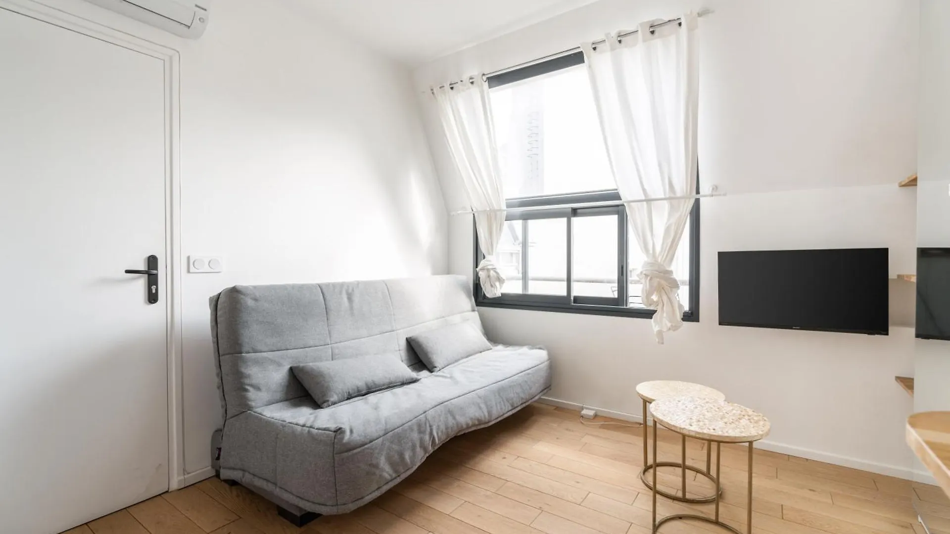 A Cosy Near Trocadero *
