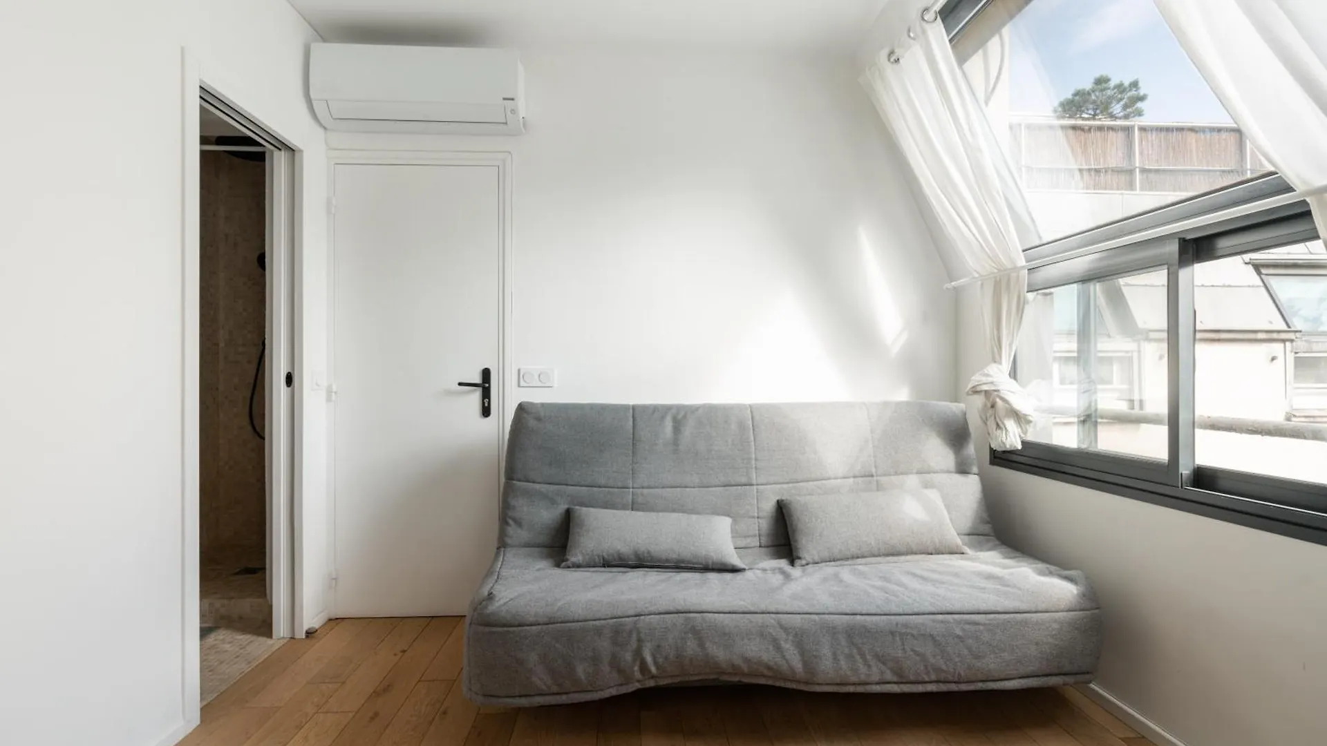 A Cosy Near Trocadero
