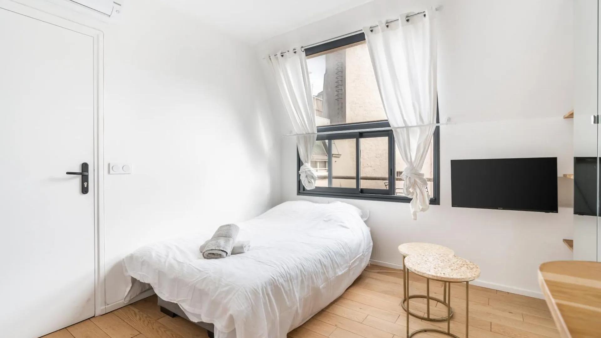 A Cosy Near Trocadero *